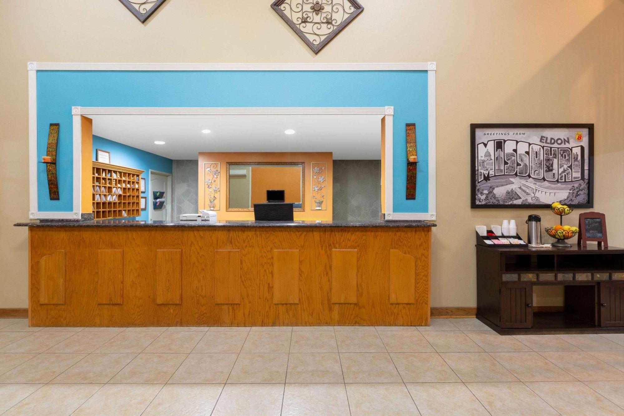 Super 8 By Wyndham Lake Of The Ozarks Eldon Exterior photo