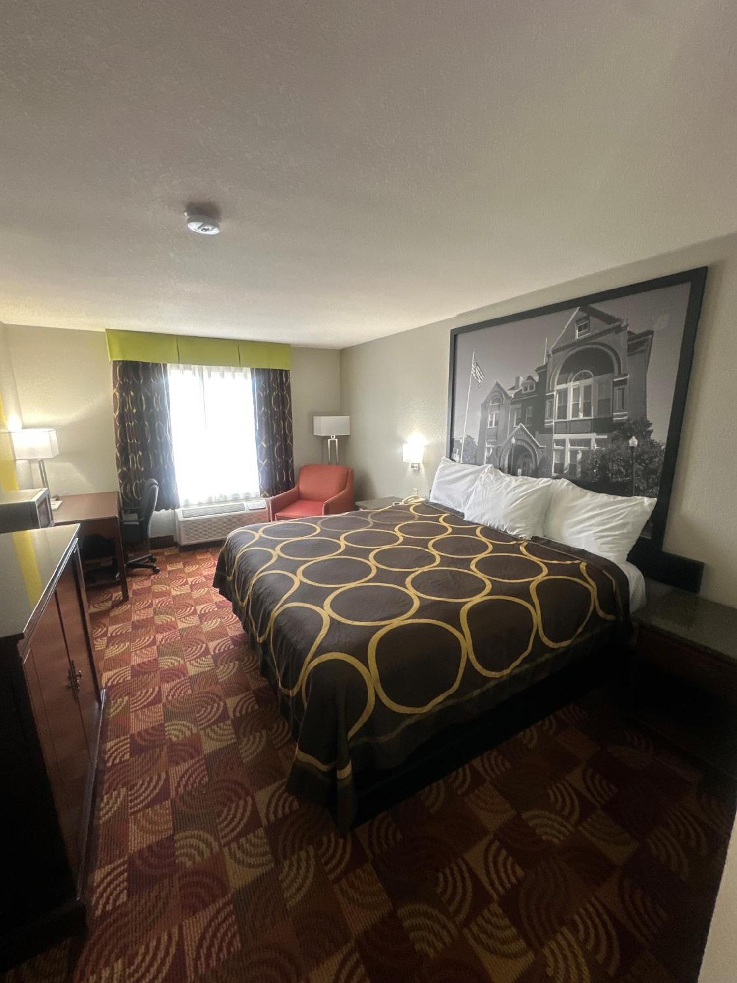 Super 8 By Wyndham Lake Of The Ozarks Eldon Exterior photo