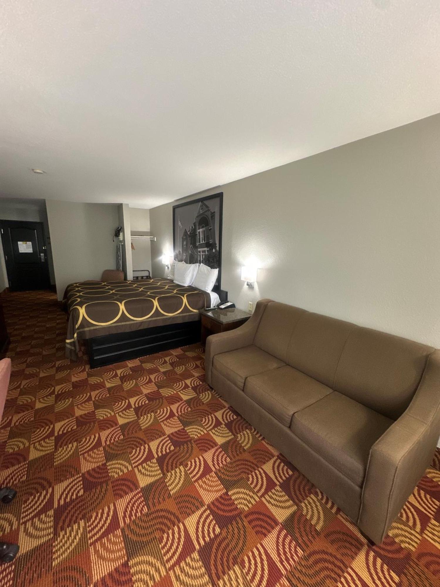 Super 8 By Wyndham Lake Of The Ozarks Eldon Exterior photo