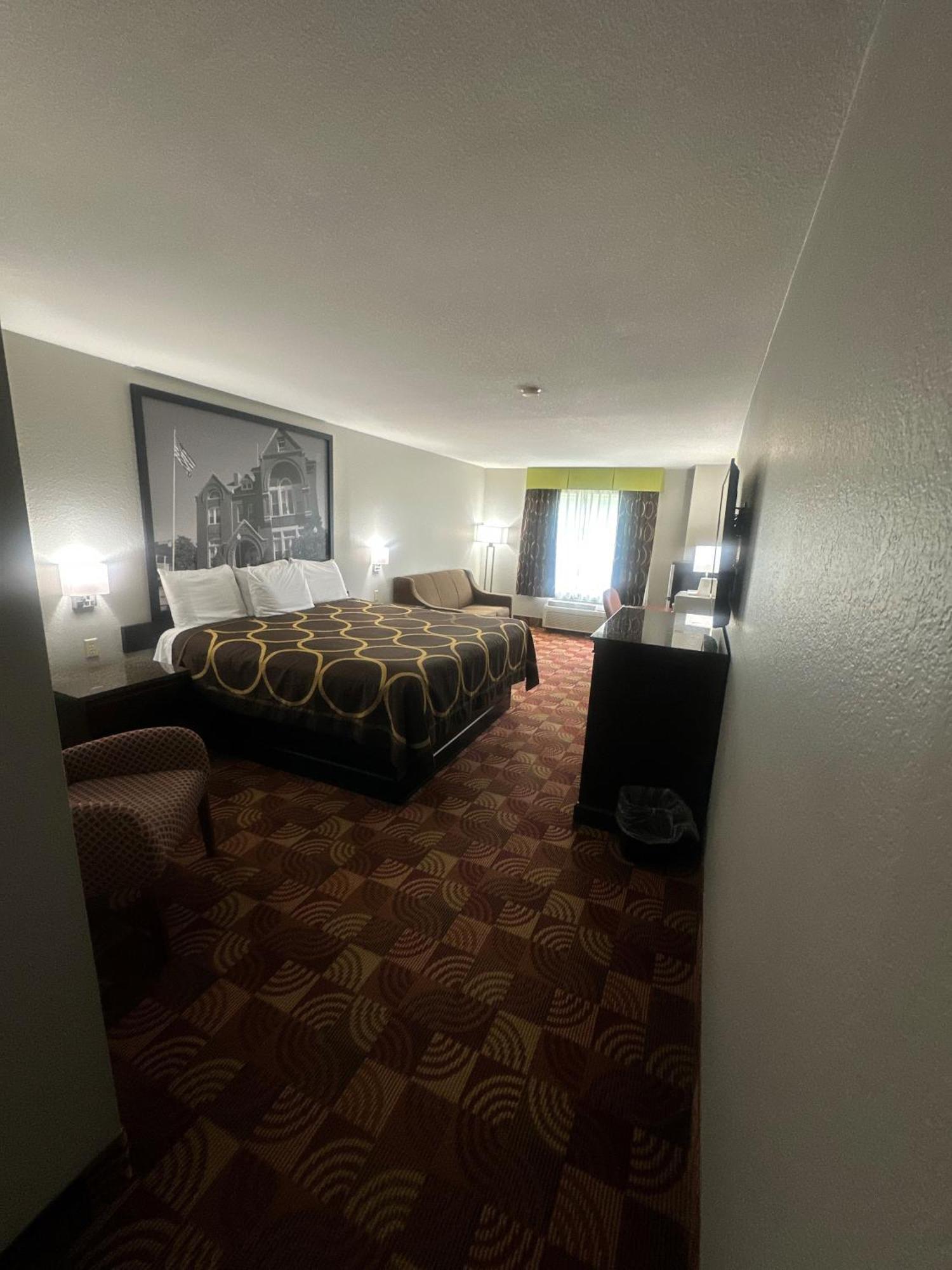 Super 8 By Wyndham Lake Of The Ozarks Eldon Exterior photo