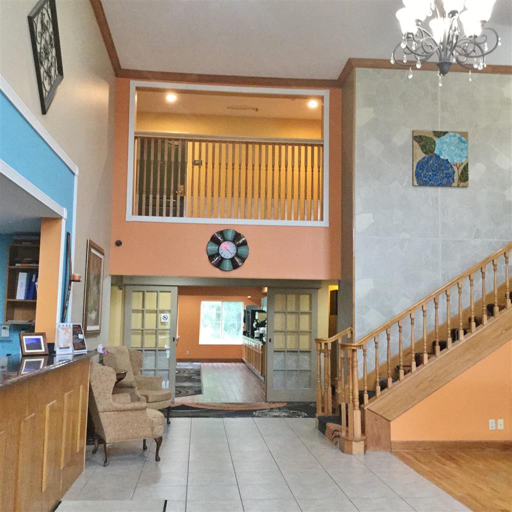 Super 8 By Wyndham Lake Of The Ozarks Eldon Interior photo