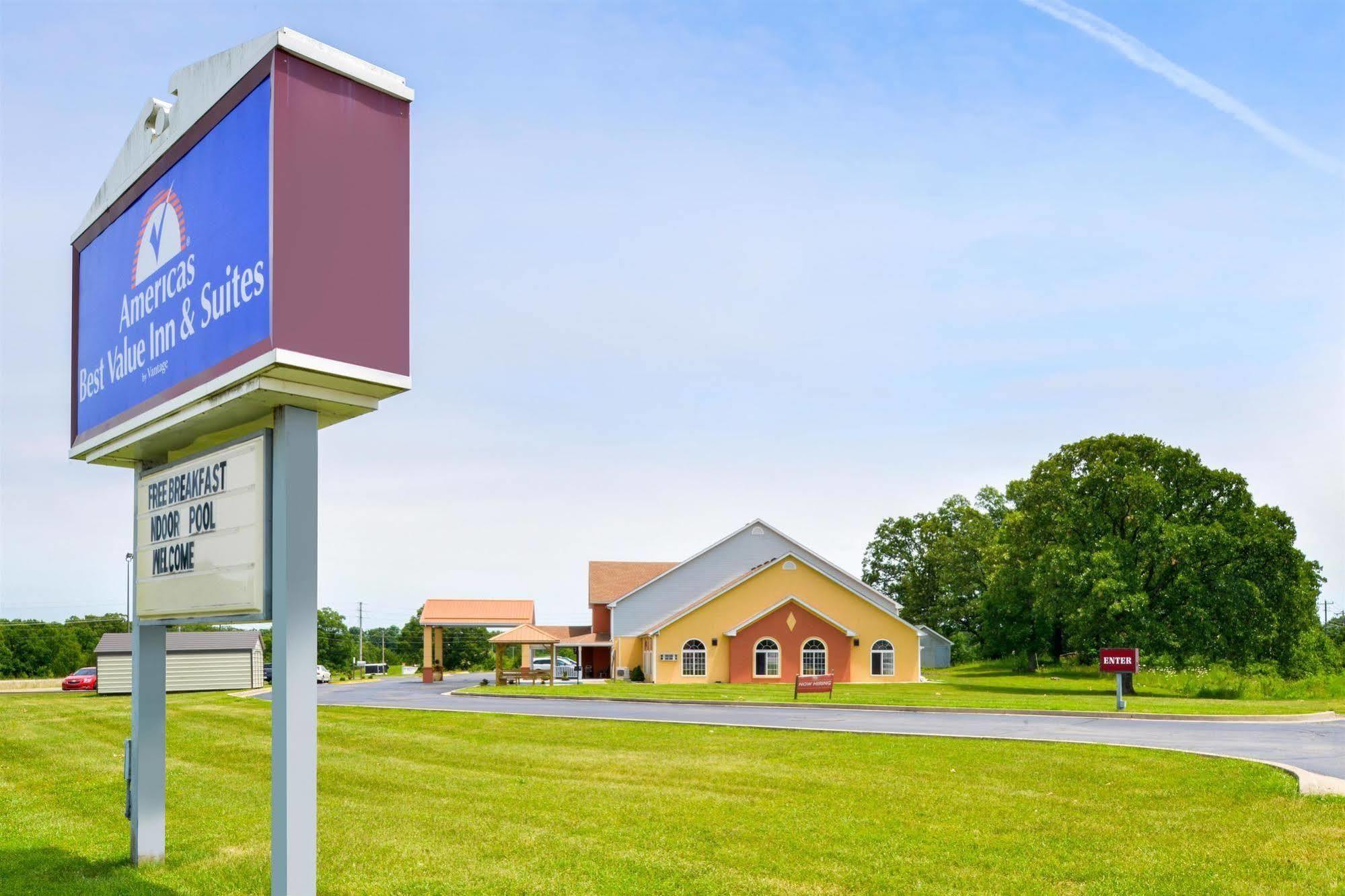 Super 8 By Wyndham Lake Of The Ozarks Eldon Exterior photo