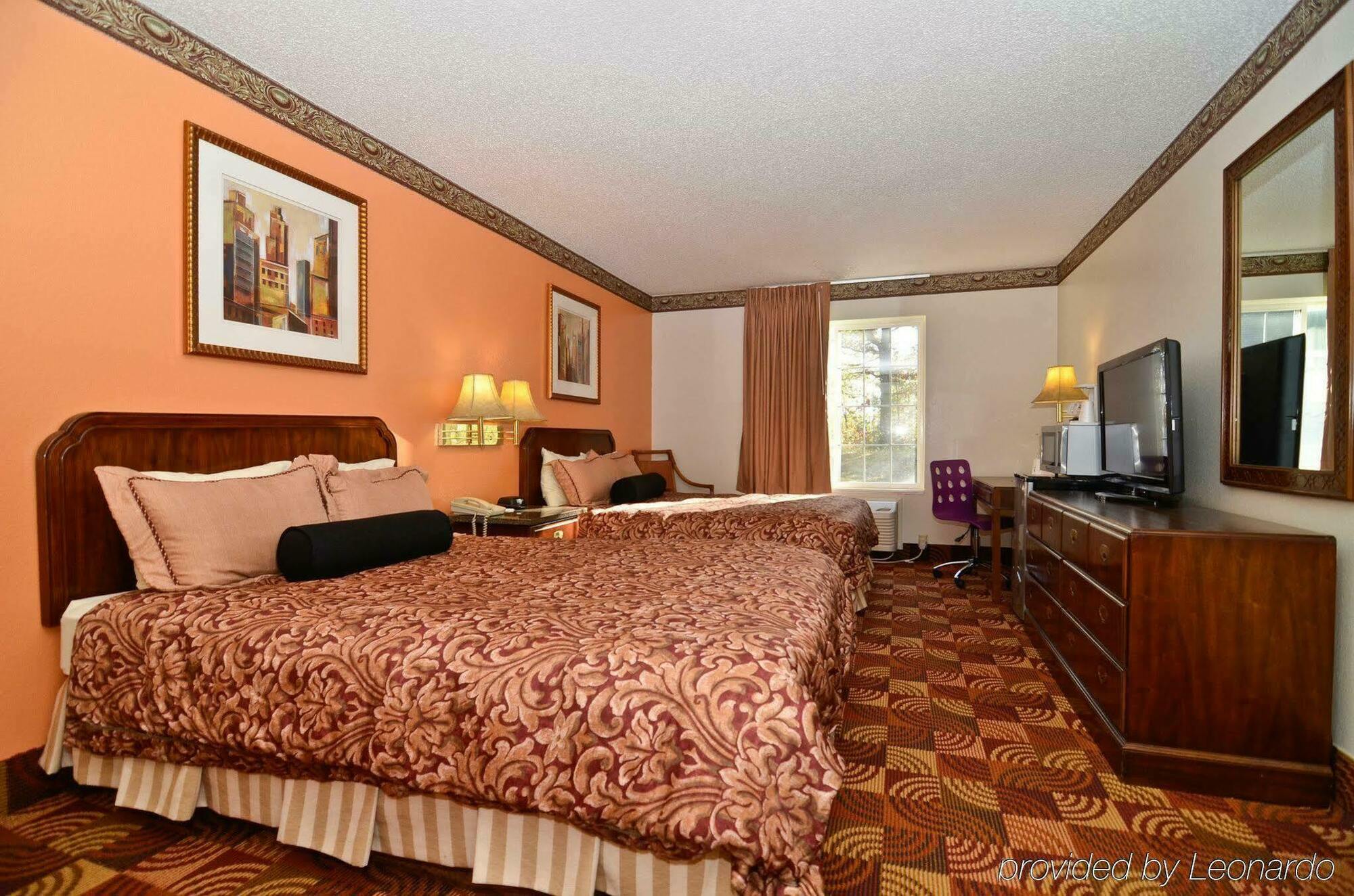 Super 8 By Wyndham Lake Of The Ozarks Eldon Exterior photo